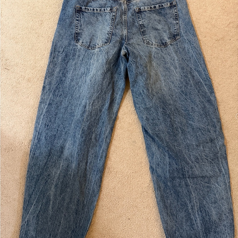 Women’s Barrel Jeans w/ Zipper Accent - Picture 2 of 5